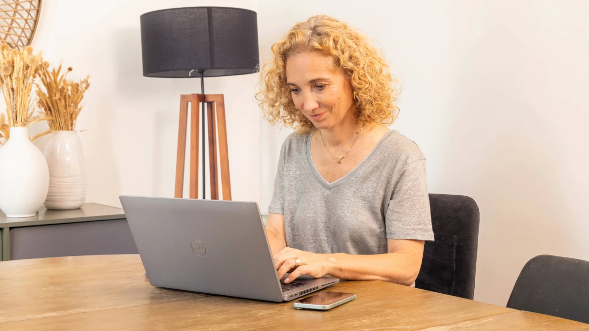 dame qui achète son fioul en ligne