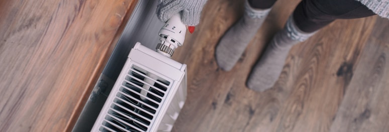 Poser une planche sur un radiateur de chauffage central : La pose